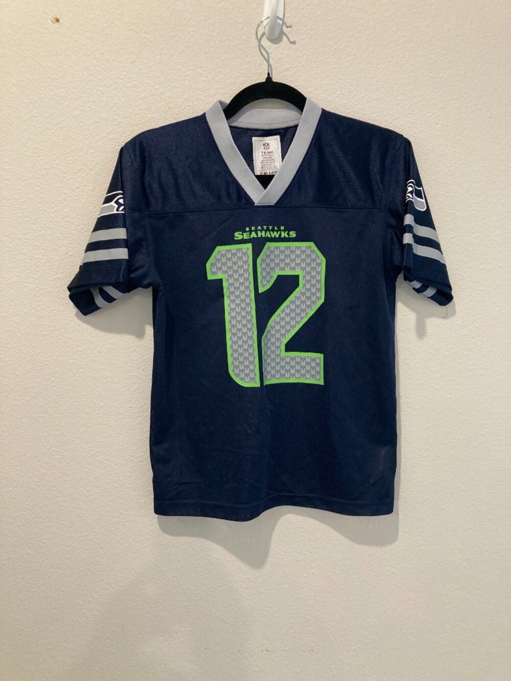 NFL Team Apparel Seattle Seahawks Fan Jersey 12 Youth L